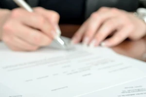 Signature de l'acte...